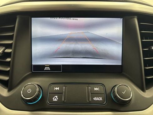 Used 2023 GMC Acadia SLT w/ Preferred Package FWD image 16