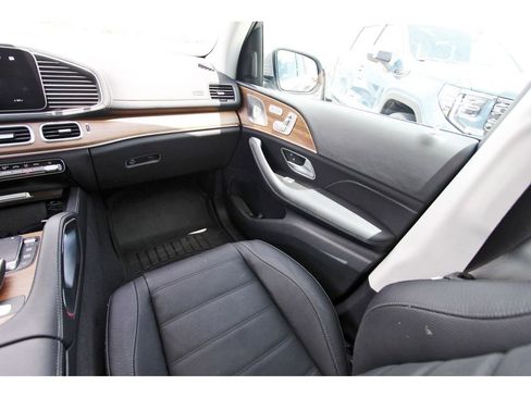 Used 2023 Mercedes-Benz GLS 450 4MATIC image 10