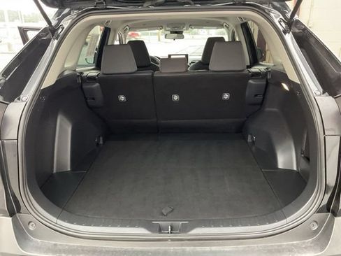 Used 2025 Toyota RAV4 XLE AWD/4WD image 43