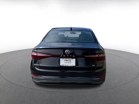 Used 2025 Volkswagen Jetta SE image 12