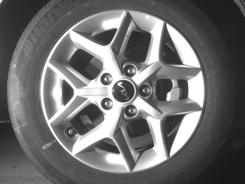 Used 2025 Kia Soul LX w/ LX Technology Package FWD image 16