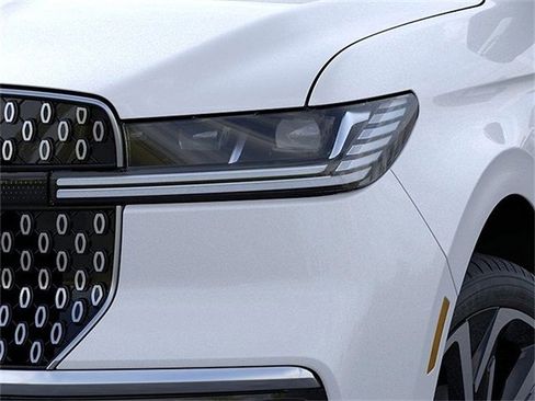 New 2026 Lincoln Navigator Reserve AWD/4WD image 18