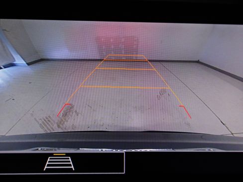 Used 2023 GMC Acadia SLE image 37