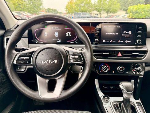 Used 2024 Kia Seltos LX AWD/4WD image 9