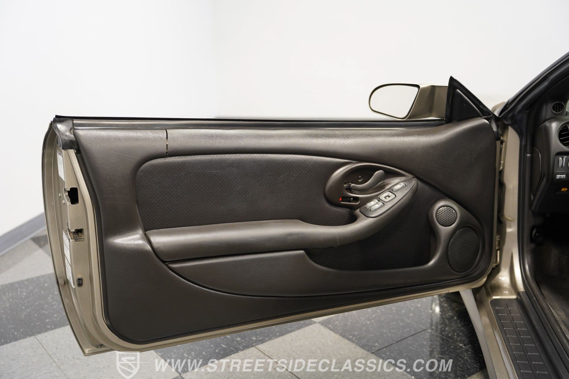 Used 2001 Pontiac Firebird Trans Am RWD image 38