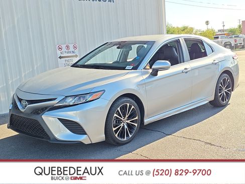 Used 2020 Toyota Camry SE w/ Convenience Package FWD image 3