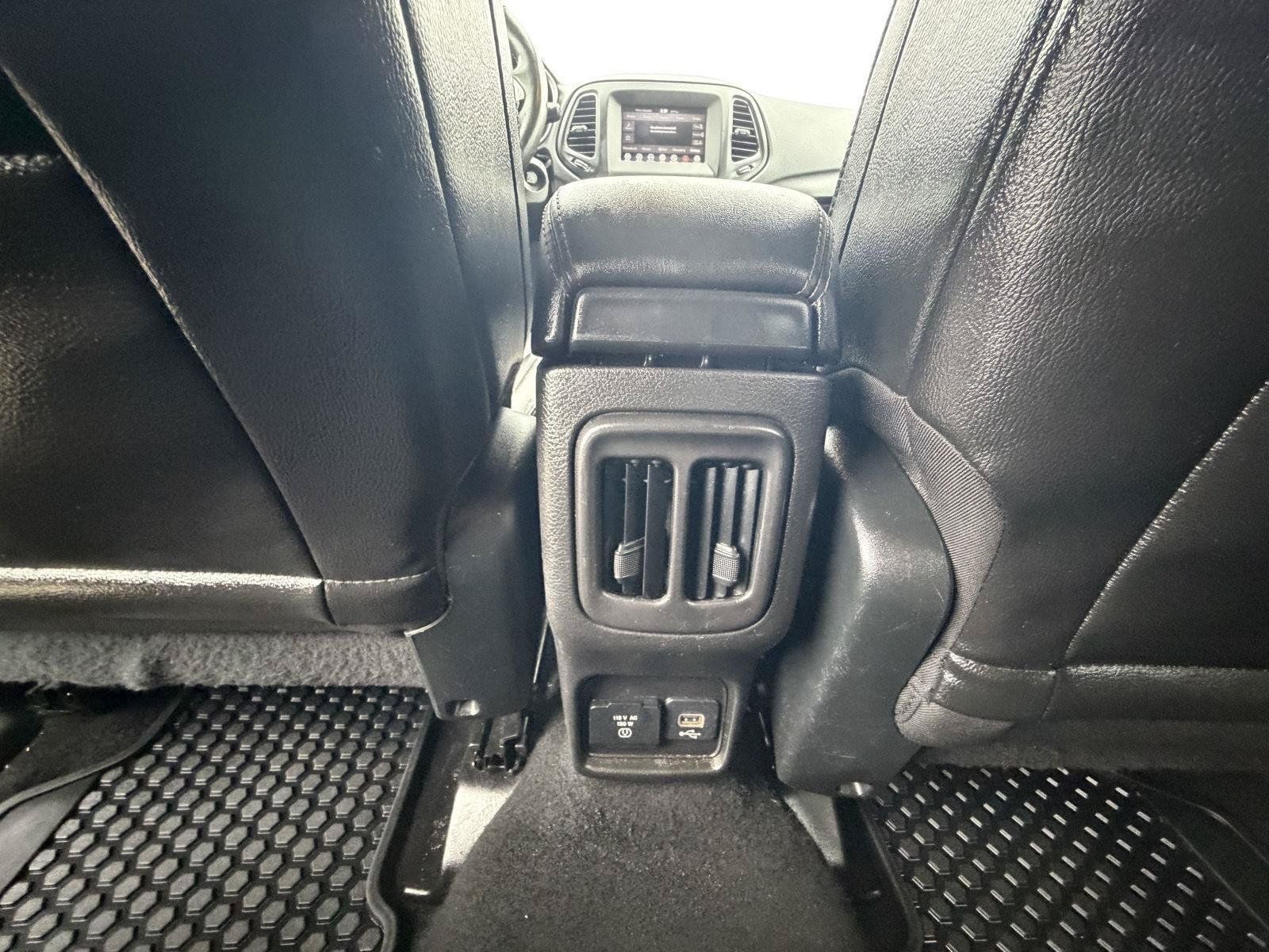 Used 2019 Jeep Compass Latitude w/ Cold Weather Group AWD/4WD image 27
