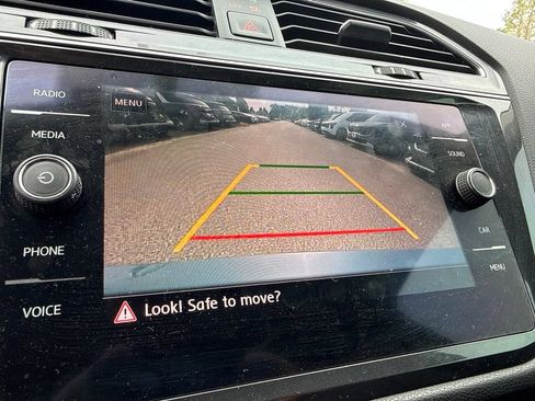 Used 2020 Volkswagen Tiguan SE FWD image 12