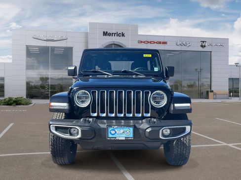 Used 2022 Jeep Wrangler Unlimited Sahara w/ LED Lighting Group AWD/4WD image 3