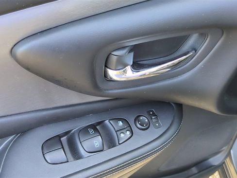 Used 2019 Nissan Murano S image 11