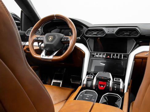 Used 2019 Lamborghini Urus image 31