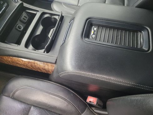 Used 2018 Chevrolet Suburban Premier image 26