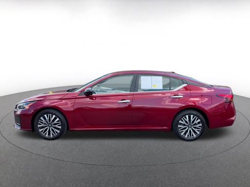 Used 2025 Nissan Altima 2.5 SV FWD image 9