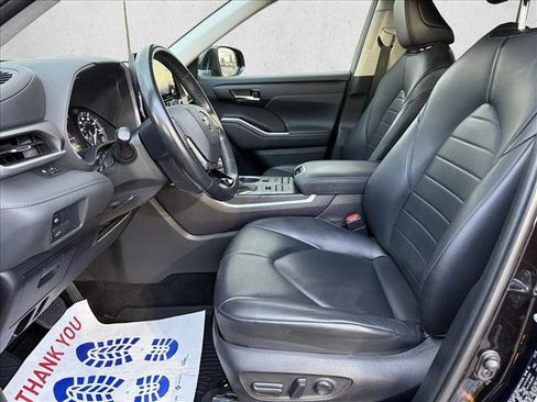 Used 2021 Toyota Highlander XLE image 10