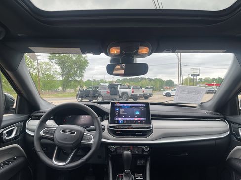 Used 2025 Jeep Compass Limited w/ Elite Group image 17