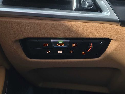 Used 2025 BMW 330i xDrive Sedan w/ Convenience Package image 25