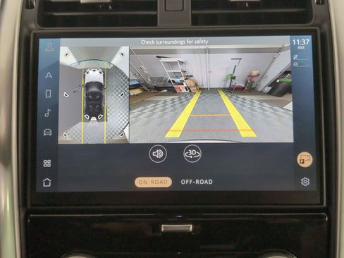 Certified 2025 Land Rover Discovery Dynamic SE image 23