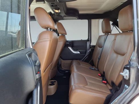 Used 2017 Jeep Wrangler Unlimited Sahara w/ Connectivity Group image 10