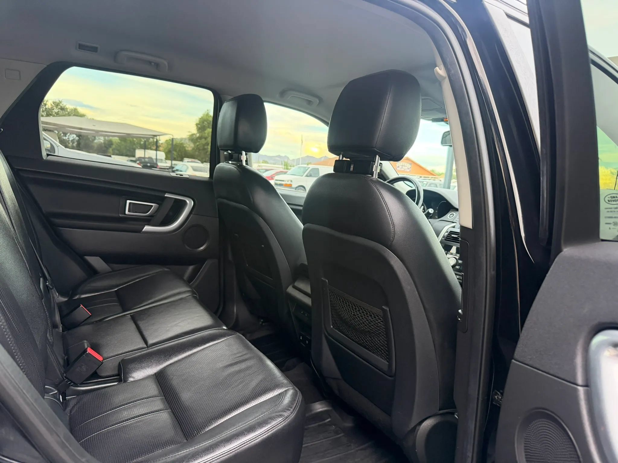 Used 2018 Land Rover Discovery Sport SE AWD/4WD image 29