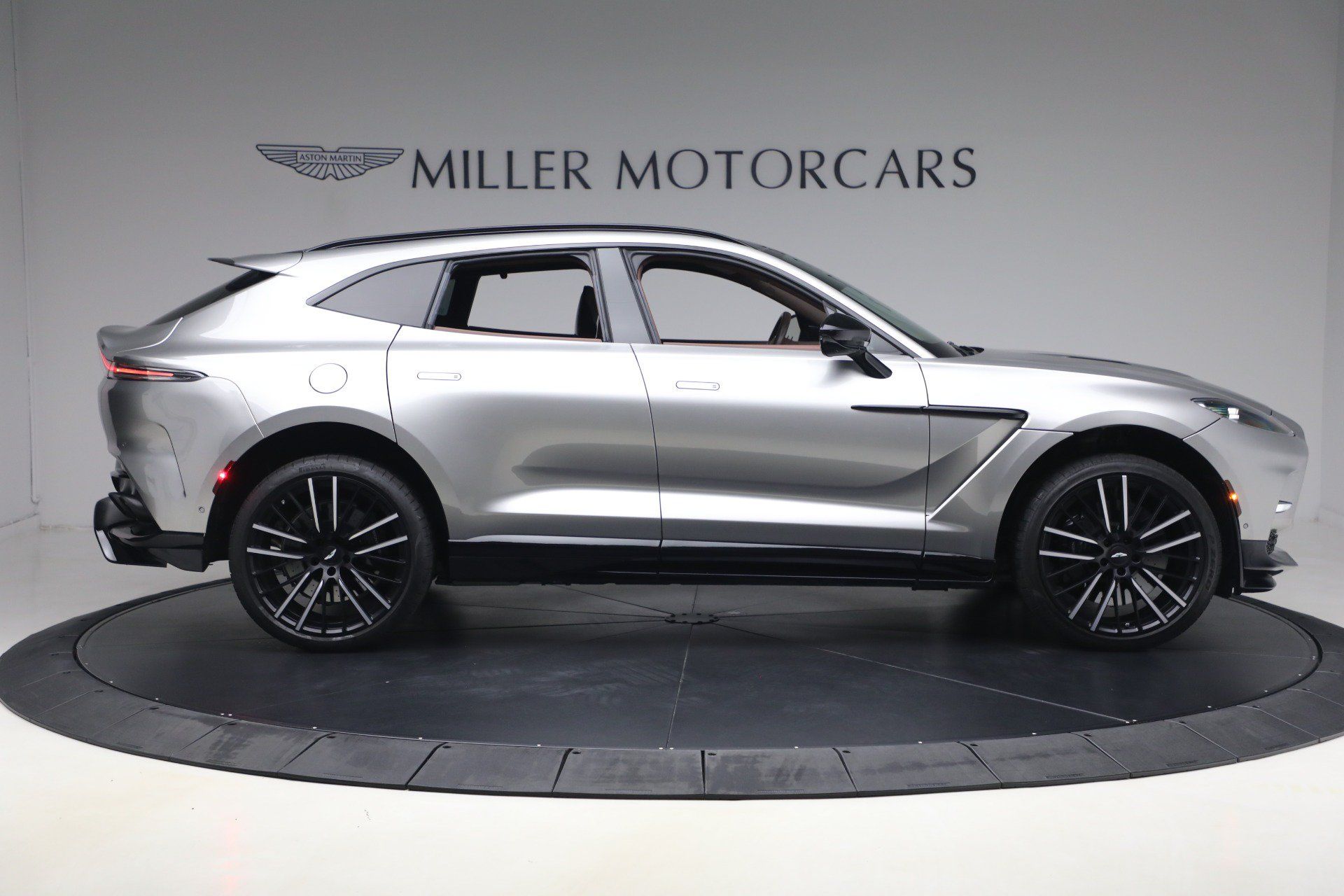 Used 2023 Aston Martin DBX 707 AWD/4WD image 9