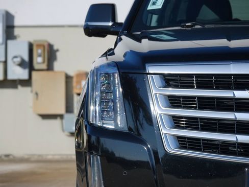 Used 2020 Cadillac Escalade Luxury image 20