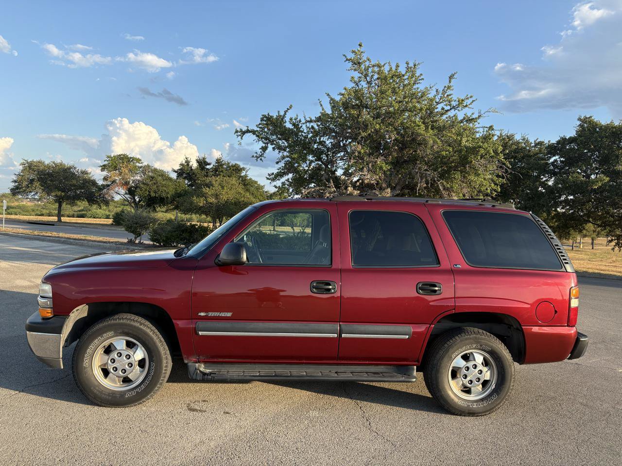Used 2002 Chevrolet Tahoe LS w/ Trailer Pkg AWD/4WD image 2