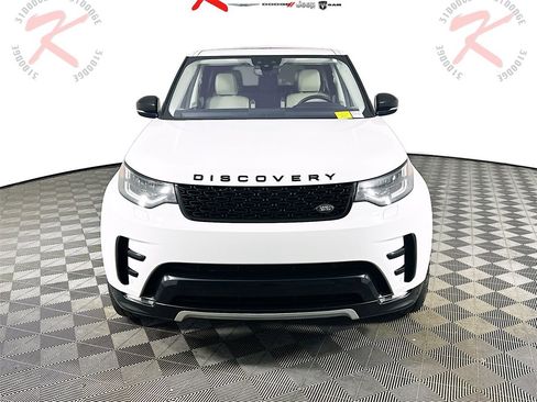 Used 2020 Land Rover Discovery Landmark image 2