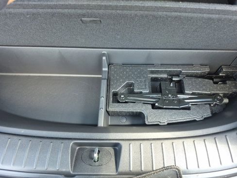 Used 2023 Hyundai Santa Fe SE image 11