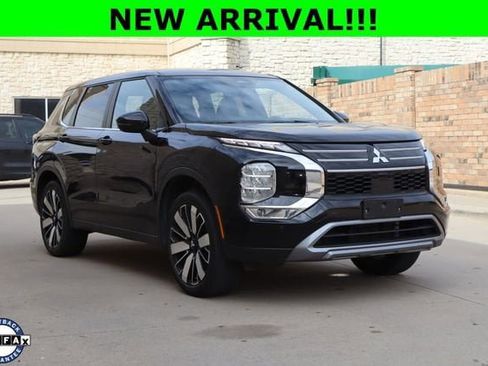Used 2025 Mitsubishi Outlander AWD image 1