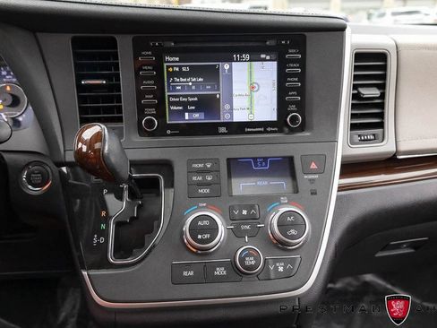 Used 2020 Toyota Sienna Limited image 31