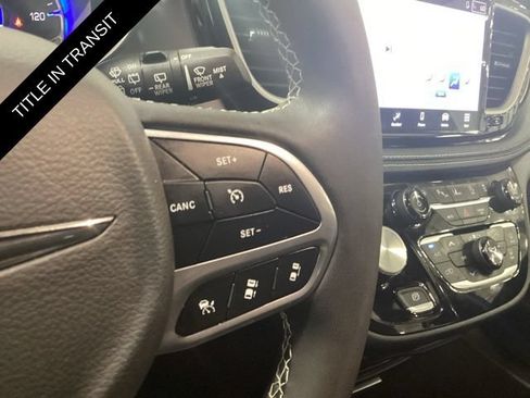 Used 2025 Chrysler Pacifica Select AWD/4WD image 22
