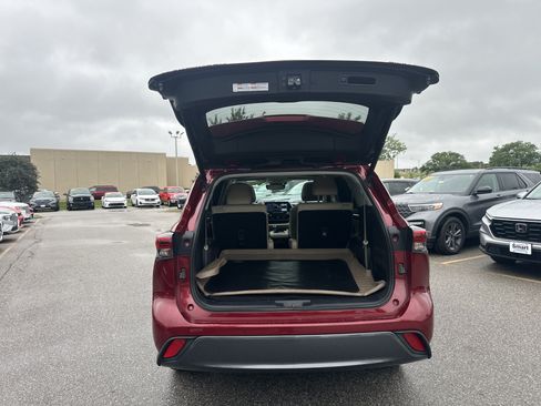 Used 2021 Toyota Highlander Limited AWD/4WD image 10