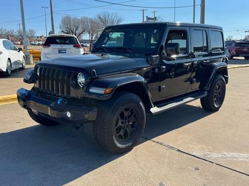 Used 2021 Jeep Wrangler Unlimited Sahara image 3