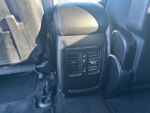 Used 2011 Jeep Grand Cherokee Laredo image 22