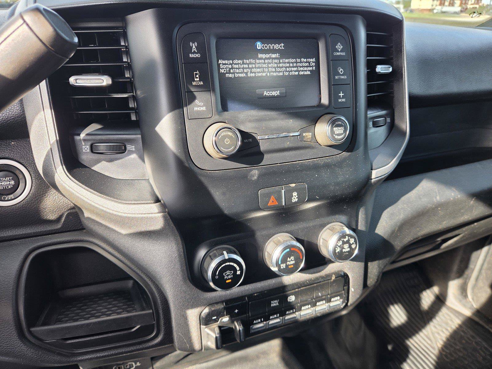 Used 2024 RAM 3500 Tradesman w/ Chrome Appearance Group AWD/4WD image 21