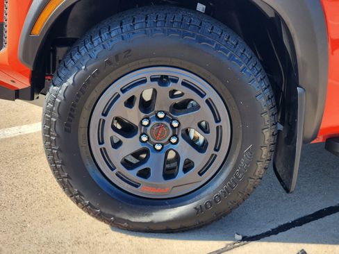 Used 2025 Nissan Frontier PRO-4X image 11