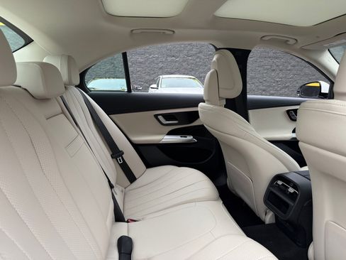 Used 2025 Mercedes-Benz E 350 Sedan image 17