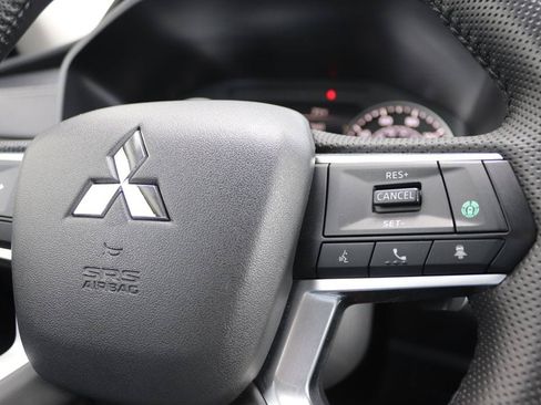 Used 2025 Mitsubishi Outlander SE AWD/4WD image 30