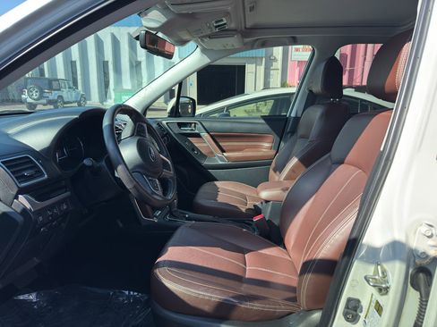 Used 2017 Subaru Forester 2.5i Touring AWD/4WD image 6