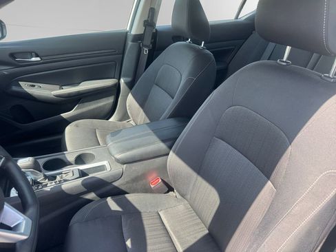 Used 2025 Nissan Altima 2.5 SV FWD image 9