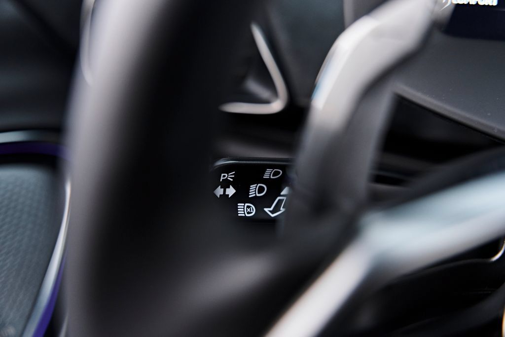 Used 2025 McLaren Artura Spider RWD image 58