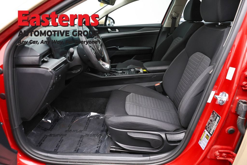 Used 2025 Kia K5 LXS FWD image 15