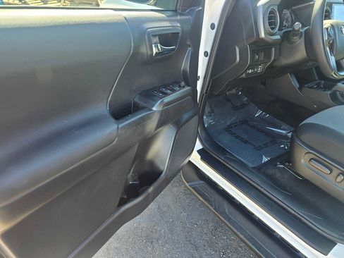Used 2022 Toyota Tacoma TRD Off-Road w/ Technology Package AWD/4WD image 20