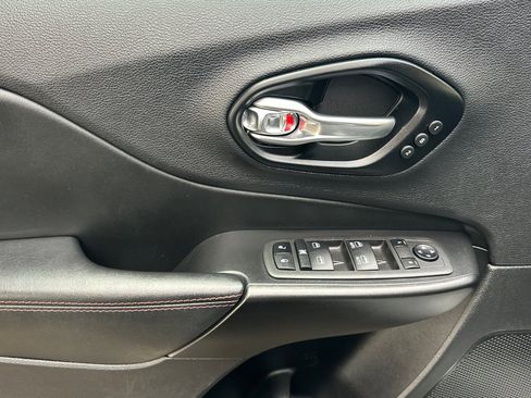 Used 2022 Jeep Cherokee Trailhawk w/ Premium Leather Package image 10