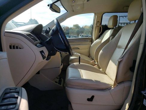 Used 2010 Volkswagen Routan SE FWD image 8