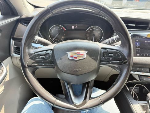 Used 2019 Cadillac XT4 Luxury w/ Cold Weather Package AWD/4WD image 14