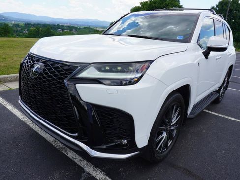 Used 2023 Lexus LX 600 F Sport w/ Accessory Package (Z1) AWD/4WD image 10