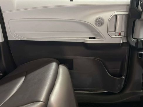 Used 2024 Toyota Sienna XSE AWD/4WD image 22