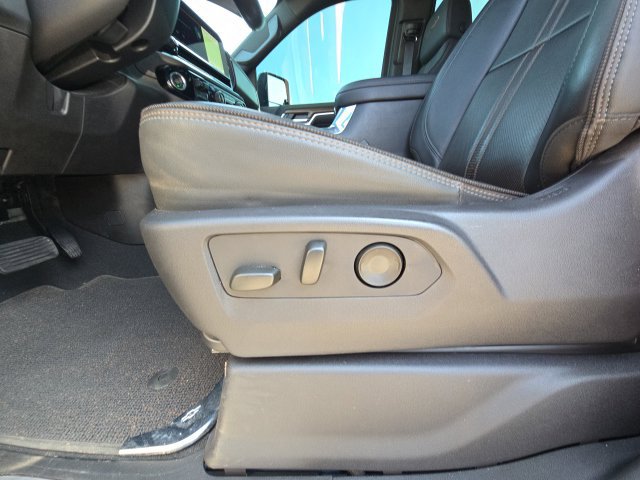 Used 2024 Chevrolet Silverado 3500 High Country w/ High Country Premium Package AWD/4WD image 23