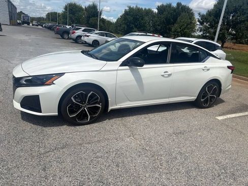 Used 2025 Nissan Altima 2.5 SR FWD image 20